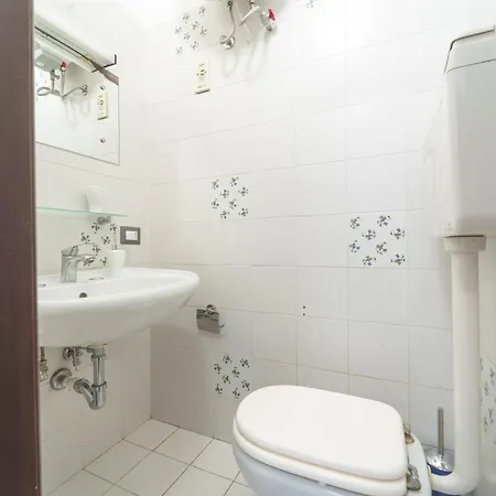 アパート Europa 73 *